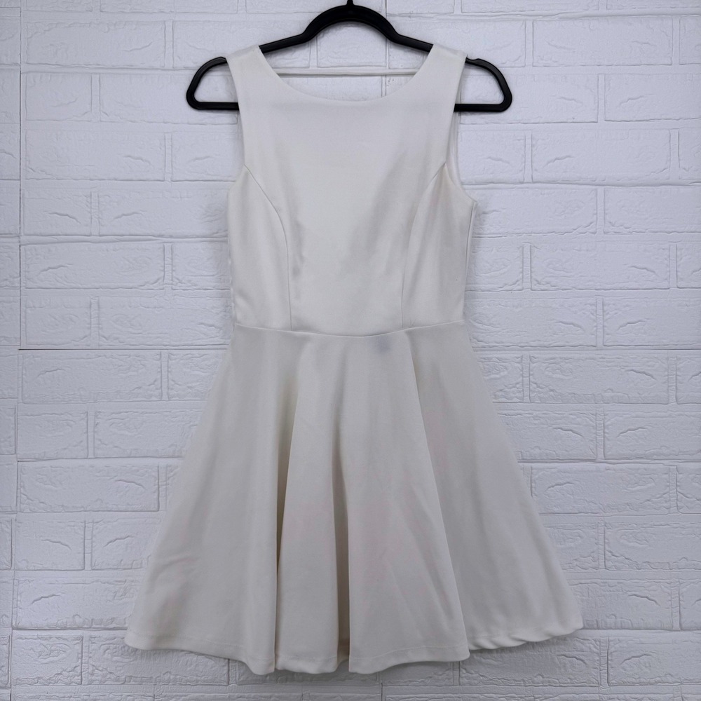 Windsor Fit and Flare Dress Womens Medium White Lace Up Back Skater Mini